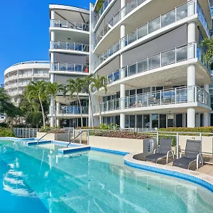 vision-apartments.cairnshotels4all.com/